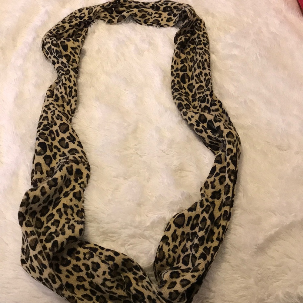 Leopard Infinity Scarf - Picture 2 of 3